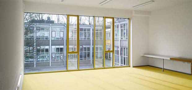 Поворотно-відкидні вікна для квартири